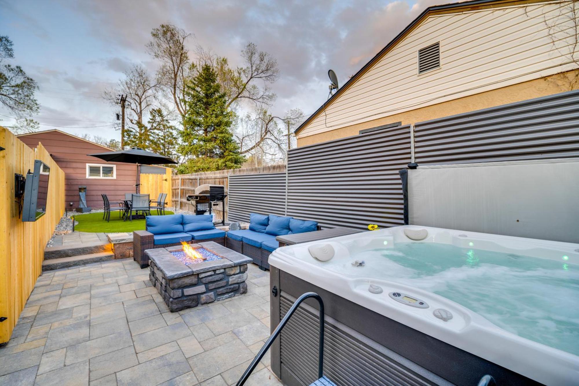 With Private Hot Tub Apartment *